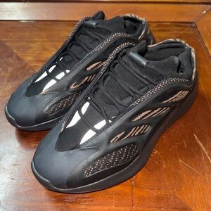 Adidas Yeezy 700 V3 Clay Brown 779001 Men’s 8.5 No Box
